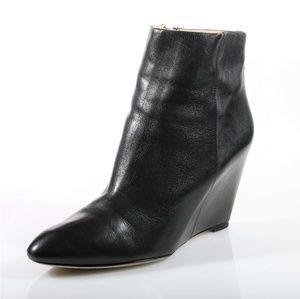 B Brian Atwood size 40 booties Retail $495